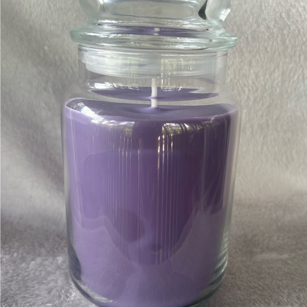 Yankee Candle Purple Jar Lilac Blossoms Scented Jar - Picture 2 of 2